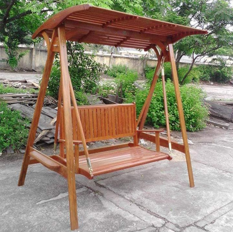Ghế xích đu gỗ đẹp sân vườn ngoài trời